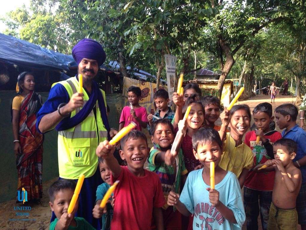 Jatin Singh (left) enjoying the popsicles with the ecstatic Rohingya kids.